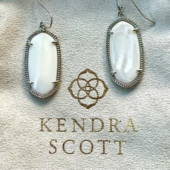 EUC Kendra Scott Elle Silver Drop Earrings in White Mother-of-Pearl - Picture 1 of 2